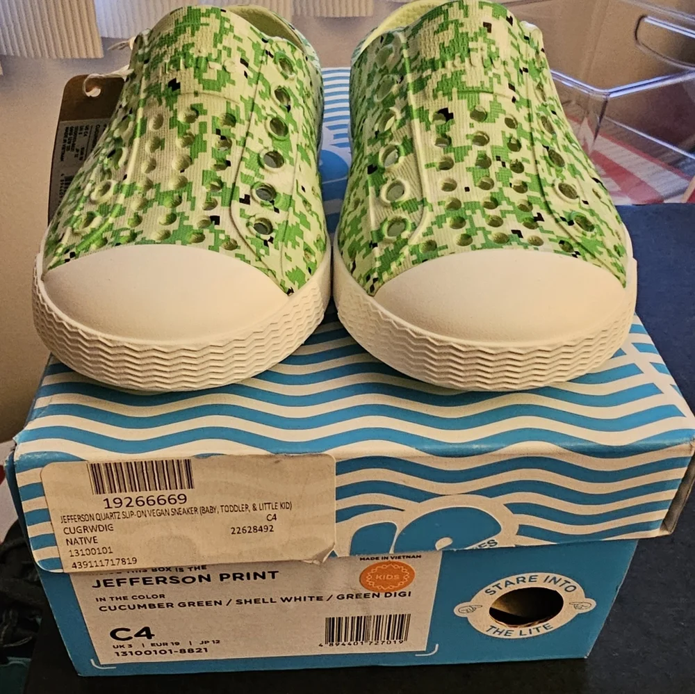 Native Jefferson Water Shoes Green White Green Digi Unisex Kid's Size 4 NEW